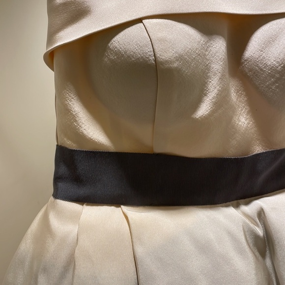 High low gown - Picture 2 of 10